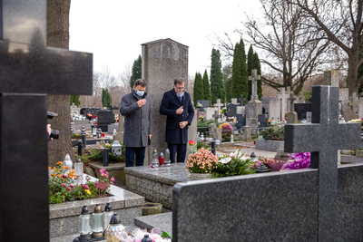 Złożenie kwiatów na grobie Grażyny Lipińskiej – Warszawa, 30 listopada 2020. Fot. Sławek Kasper (IPN)