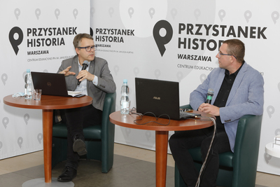 dr Mariusz Olczak i Rafał Dudkiewicz. Dyskusja online „Referat »999 Korweta«, czyli polskie podziemie wobec komunistów w czasie II wojny światowej” – 1 grudnia 2020. Fot. Piotr Życieński (IPN).