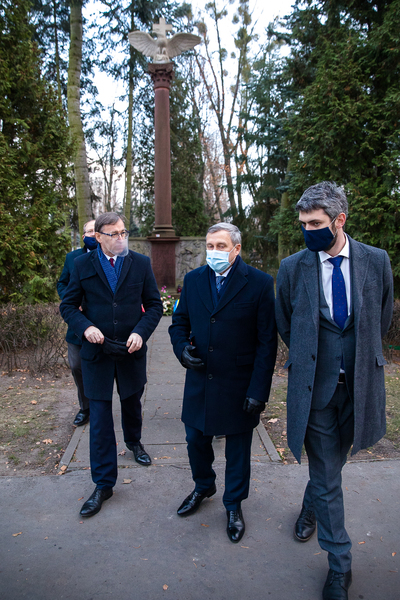 Delegacje IPN i UIPN na Cmentarzu Wojskowym na Powązkach – Warszawa, 3 grudnia 2020. Fot. Sławek Kasper (IPN)