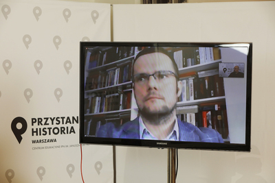 Dr Piotr Brzeziński podczas dyskusji „Nie tylko Gdynia – Czarny Czwartek w Szczecinie” z cyklu „Świat wobec Szczecina”. Fot. Piotr Życieński (IPN)