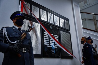 Tablica upamiętniająca funkcjonariuszy Policji Państwowej województwa białostockiego, zamordowanych przez NKWD – Białystok, 18 listopada 2020