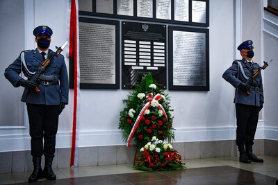 Tablica upamiętniająca funkcjonariuszy Policji Państwowej województwa białostockiego, zamordowanych przez NKWD – Białystok, 18 listopada 2020