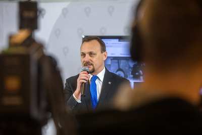 Dr Rafał Leśkiewicz – redaktor naczelny portalu „Przystanek Historia” omówił podczas konferencji pierwszy rok pracy portalu – 10 grudnia 2020. Fot. Sławek Kasper (IPN)