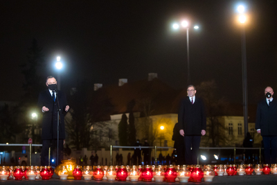 Światło Wolności w 39. rocznicę wprowadzenia stanu wojennego – Warszawa, pl. Józefa Piłsudskiego, 13 grudnia 2020. Fot. Sławek Kasper (IPN)