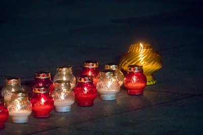 Światło Wolności w 39. rocznicę wprowadzenia stanu wojennego – Warszawa, pl. Józefa Piłsudskiego, 13 grudnia 2020. Fot. Sławek Kasper (IPN)