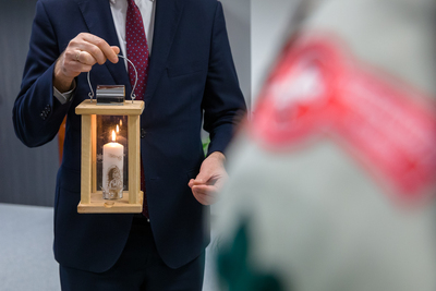 Betlejemskie Światło Pokoju w Instytucie Pamięci Narodowej – 14 grudnia 2020. Fot. Sławek Kasper (IPN)