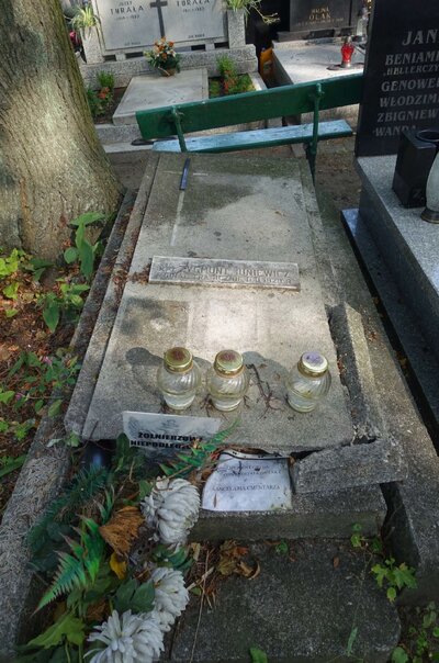 Grób Konstantego Dunin-Juniewicza przed remontem