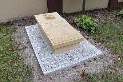 Grób Ignacego Leopolda po remoncie