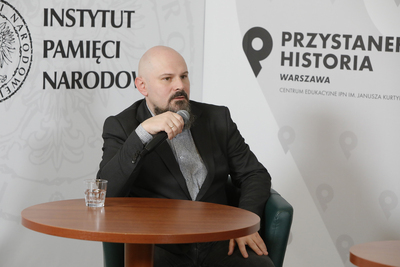 Dr hab. Daniel Wicenty podczas dyskusji „Grudzień 1970: między buntem ekonomicznym a niepodległościową rewoltą” – 18 grudnia 2020. Fot. Piotr Życieński (IPN)