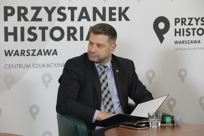 Dr hab. Filip Musiał, prowadzący dyskusję „Grudzień 1970: między buntem ekonomicznym a niepodległościową rewoltą” – 18 grudnia 2020. Fot. Piotr Życieński (IPN)