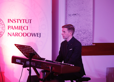 Koncert „Potęga smaku” z cyklu „URodziny Barda. Rzecz o Przemysławie Gintrowskim” – 18 grudnia 2020. Fot. Piotr Życieński (IPN)