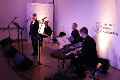 Koncert „Potęga smaku” z cyklu „URodziny Barda. Rzecz o Przemysławie Gintrowskim” – 18 grudnia 2020. Fot. Piotr Życieński (IPN)
