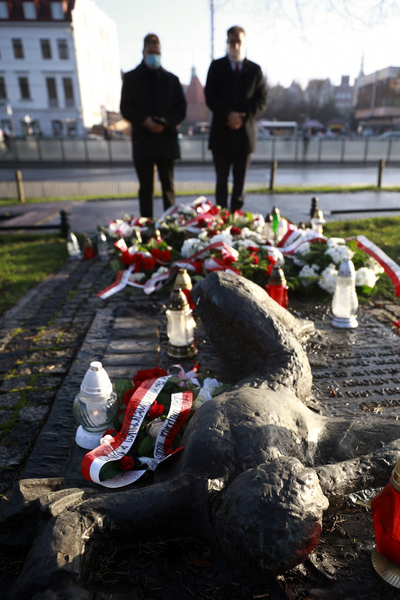 Pomnik Ofiarom Stanu Wojennego w Gdańsku, pamięci Antoniego Browarczyka, pierwszej śmiertelnej ofiary stanu wojennego w Polsce. Fot. S. Kasper (IPN)