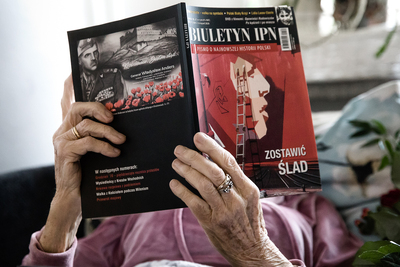 W listopadzie 2020 r., z okazji 100. rocznicy urodzin, panią Lidię Lwow-Eberle odwiedzili dr Jarosław Szarek – prezes IPN oraz Marzena Kruk – dyrektor Archiwum IPN. Fot. Sławek Kasper (IPN)