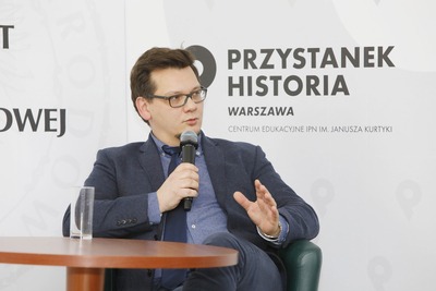 Dr hab. prof. UMK Krzysztof Kania podczas dyskusji „Wymarzony sojusz? Rzeczypospolitej i Wielkiej Brytanii drogi ku wojnie” – 12 stycznia 2021. Fot. Piotr Życieński (IPN)
