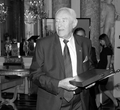 Szczepan Siekierka – prezes SUOZUN – odbiera Nagrodę „Kustosz Pamięci Narodowej”, 2017 r. Fot. Piotr Życieński (IPN)