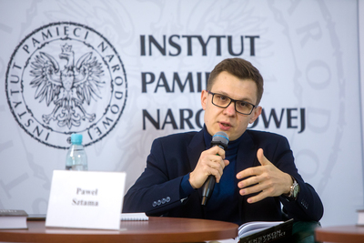 Paweł Sztama podczas dyskusji wokół książki „Leksykon bezpieki. Kadra kierownicza aparatu bezpieczeństwa 1944–1956. Tom I” – 19 stycznia 2021. Fot. Sławek Kasper (IPN)