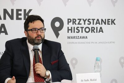 dr Rafał Łatka. Dyskusja wokół książki „Księża dla władzy groźni. Duchowni współpracujący z opozycją (1976–1989). Tom II” – 20 stycznia 2021. Fot. Aleksandra Wierzchowska (IPN)