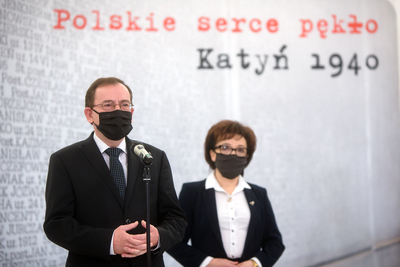 Marszałek Sejmu Elżbieta Witek oraz Minister Spraw Wewnętrznych i Administracji Mariusz Kamiński, członek Komitetu Honorowego konkursu „Polskie Serce Pękło. Katyń 1940”. Fot. Sławek Kasper (IPN)