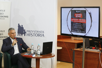 Piotr Woyciechowski, prowadzący spotkania z cyklu „Tajemnice bezpieki” – 29 stycznia 2021. Fot. Piotr Życieński (IPN)