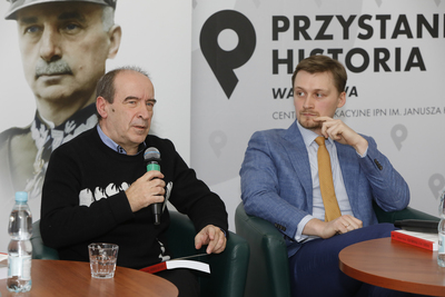 Dr hab. Zbigniew Siemiątkowski i dr Bolesław Piasecki podczas dyskusji „Kontrwywiad – atak i obrona. Rzecz o kondycji polskiego kontrwywiadu” – 29 stycznia 2021. Fot. Piotr Życieński (IPN)