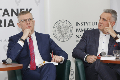Piotr Woyciechowski i dr hab. Sławomir Cenckiewicz podczas dyskusji „Kontrwywiad – atak i obrona. Rzecz o kondycji polskiego kontrwywiadu” – 29 stycznia 2021. Fot. Piotr Życieński (IPN)