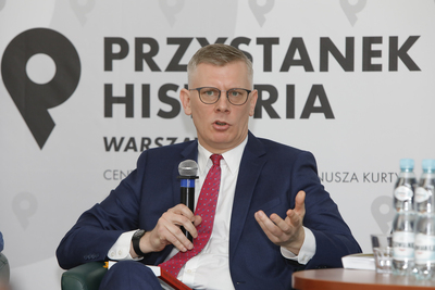 Dr hab. Sławomir Cenckiewicz, dyrektor Wojskowego Biura Historycznego, podczas dyskusji „Kontrwywiad – atak i obrona. Rzecz o kondycji polskiego kontrwywiadu” z cyklu „Tajemnice bezpieki” – 29 stycznia 2021. Fot. Piotr Życieński (IPN)