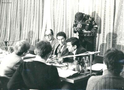 Negocjacje studentów z władzami Łodzi. W środku prezydent Józef Niewiadomski (AIPN)