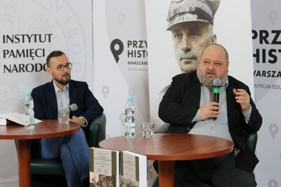 Jerzy Kirszak i Arkadiusz Tuliński. Dyskusja wokół książki „6 Armia Wojska Polskiego w wojnie polsko-bolszewickiej w 1920 r.”. Fot. Aleksandra Wierzchowska (IPN)