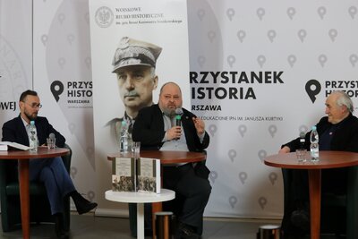 Jerzy Kirszak, Arkadiusz Tuliński i janusz Odziemkowski. Dyskusja wokół książki „6 Armia Wojska Polskiego w wojnie polsko-bolszewickiej w 1920 r.”. Fot. Aleksandra Wierzchowska (IPN)