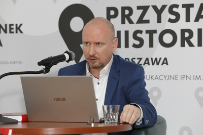 Wykład dr. Roberta Spałka „Sprzeczne narracje… Z historii powojennej Polski 1944–1989” – 24 lutego 2021. Fot. Piotr Życieński (IPN)