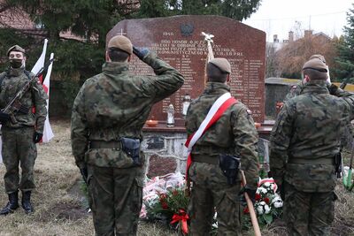 Uroczystości przy pomniku upamiętniającym Żołnierzy Niezłomnych z okolic Ciechanowa – Zielona, 28 lutego 2021. Fot. Sławek Kasper (IPN)