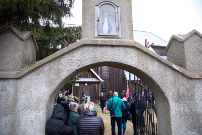 Uroczystości przy pomniku upamiętniającym Żołnierzy Niezłomnych z okolic Ciechanowa – Zielona, 28 lutego 2021. Fot. Sławek Kasper (IPN)