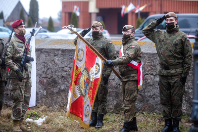 Uroczystości przy pomniku upamiętniającym Żołnierzy Niezłomnych z okolic Ciechanowa – Zielona, 28 lutego 2021. Fot. Sławek Kasper (IPN)