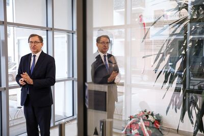 Odsłonięcie tablicy upamiętniającej antykomunistyczną organizację młodzieżową „Wolna Młodzież” w Pruszkowie – 1 marca 2021. Fot. Sławek Kasper (IPN)