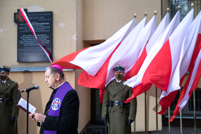 Odsłonięcie tablicy upamiętniającej płk. Łukasza Cieplińskiego i członków IV ZG WiN w Muzeum Żołnierzy Wyklętych i Więźniów Politycznych PRL – 1 marca 2021. Fot. Sławek Kasper (IPN)