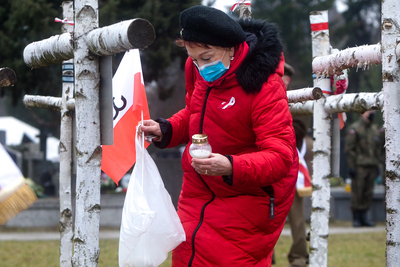 Obchody Narodowego Dnia Pamięci Żołnierzy Wyklętych na powązkowskiej „Łączce” – 1 marca 2021. Fot. Sławek Kasper (IPN)