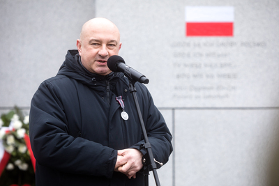 Prezes Fundacji „Łączka” Tadeusz Płużański podczas obchodów Narodowego Dnia Pamięci Żołnierzy Wyklętych na powązkowskiej „Łączce” – 1 marca 2021. Fot. Sławek Kasper (IPN)