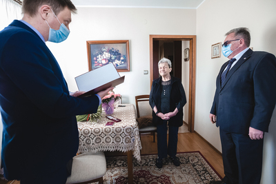 Uroczystość wręczenia Krzyża Wolności i Solidarności Elżbiecie Pawłowskiej – 9 marca 2021. Fot. Sławek Kasper (IPN)