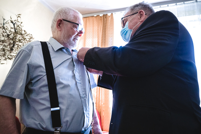 Wręczenie Krzyża Wolności i Solidarności Tadeuszowi Artaniakowi – 9 marca 2021. Fot. Sławek Kasper (IPN)