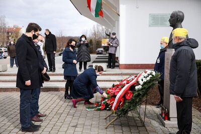 Uroczystości przed pomnikiem Jánosa Esterházyego – Warszawa, 14 marca 2021. Fot. Sławek Kasper (IPN)