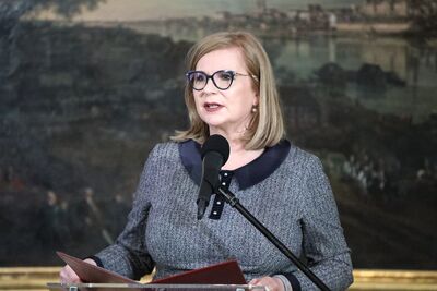 Wicemarszałek Sejmu RP Małgorzata Gosiewska podczas wernisażu „Gorzki pokój. Traktat ryski 1921 r.” – Zamek Królewski w Warszawie, 15 marca 2021. Fot. Sławek Kasper (IPN)