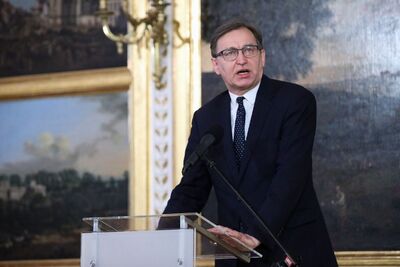 Prezes Instytutu Pamięci Narodowej dr Jarosław Szarek podczas wernisażu „Gorzki pokój. Traktat ryski 1921 r.” – Zamek Królewski w Warszawie, 15 marca 2021. Fot. Sławek Kasper (IPN)