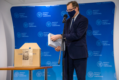 Briefing z udziałem prezesa IPN dr. Jarosława Szarka poświęcony publikacji zdjęcia Marii Barr w mediach społecznościowych – 17 marca 2021. Fot. Sławek Kasper (IPN)