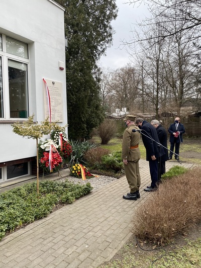 Uroczyste odsłonięcie tablicy upamiętniającej Jana i Antoninę Żabińskich – Sprawiedliwych wśród Narodów Świata – Warszawa, 24 marca 2021. Fot. Kamil Komorowski (OBUWiM IPN)
