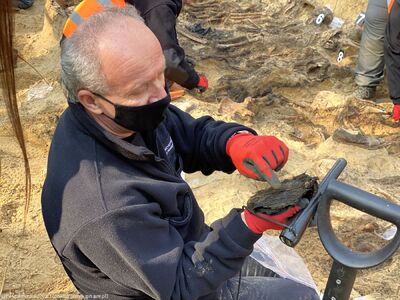 Prace ekshumacyjne prowadzone przez Biuro Poszukiwań i Identyfikacji IPN przy ul. Skierdowskiej w Warszawie – 25 marca 2021. Fot. BPiI IPN