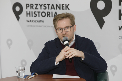 Wykład dr. hab. Piotra Majewskiego „Październik 1956, czyli krytycznie nie tylko o socrealizmie…" z cyklu „Polskie miasta wobec totalitaryzmów – zniszczenie i odbudowa przestrzeni historycznej” – 28 marca 2021. Fot. Piotr Życieński (IPN)