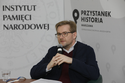 Wykład dr. hab. Piotra Majewskiego „Październik 1956, czyli krytycznie nie tylko o socrealizmie…" z cyklu „Polskie miasta wobec totalitaryzmów – zniszczenie i odbudowa przestrzeni historycznej” – 28 marca 2021. Fot. Piotr Życieński (IPN)