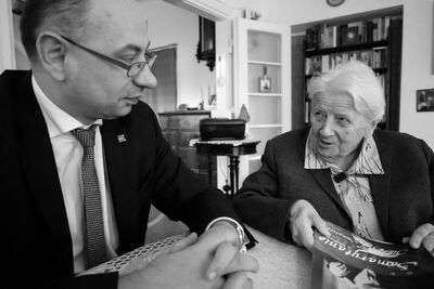 Spotkanie wiceprezesa IPN Mateusza Szpytmy z Anną Koźmińską z okazji Narodowego Dnia Pamięci Polaków Ratujących Żydów – 11 marca 2020. Fot. Sławek Kasper (IPN)