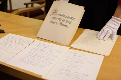 Oryginalny list biskupów niemieckich zaprezentowała na Uniwersytecie Kardynała Stefana Wyszyńskiego dr Ewa Czaczkowska.